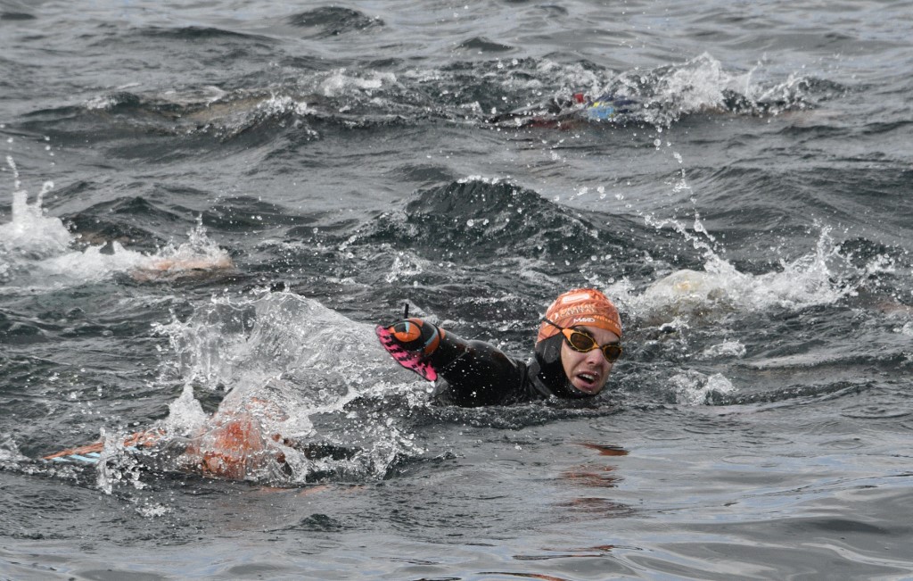 Théo Curin, nageur quadri-amputé, s’élance dans une traversée de la Bolivie au Pérou (122 km)