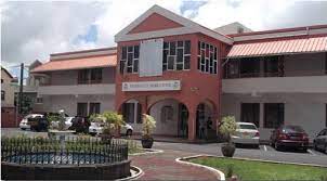 La fête du No 8 dans la cour du District Council de Moka