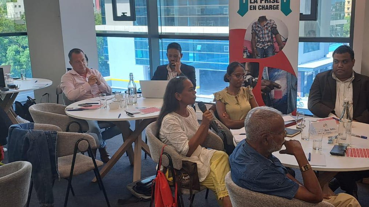 VIH & SIDA : Politiciens et acteurs sociaux discutent des drames provoqués par la discrimination