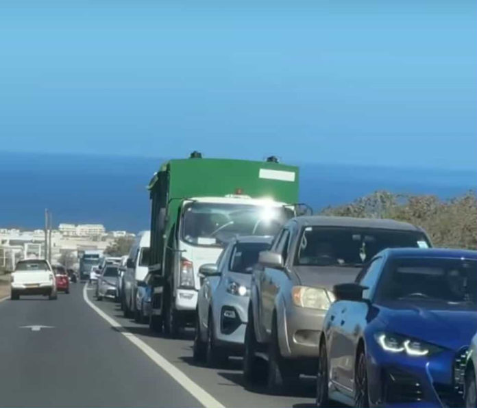 Les-embouteillages-mettent-les-nerfs-des-usagers-de-la-route-a-rude-epreuve-a-Flic-en-Flac